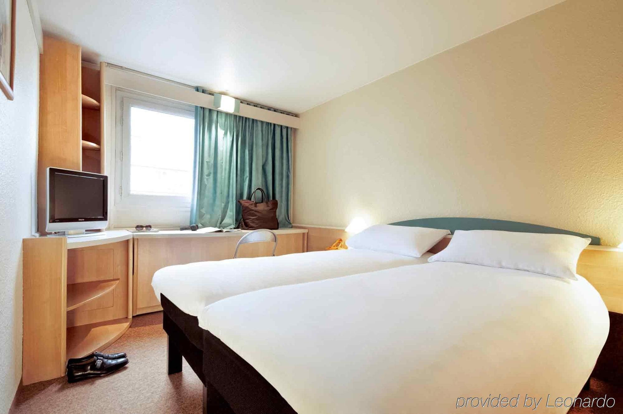 Ibis Poitiers Beaulieu Hotel Bagian luar foto